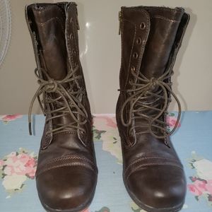 Combat boots